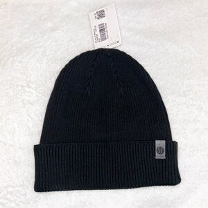 LULULEMON BEANIE TOUQUE WITH TAGS